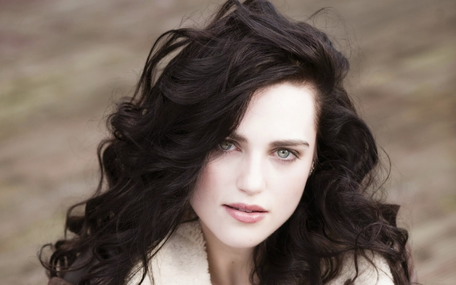 Katie McGrath HD Wallpapers 1440p