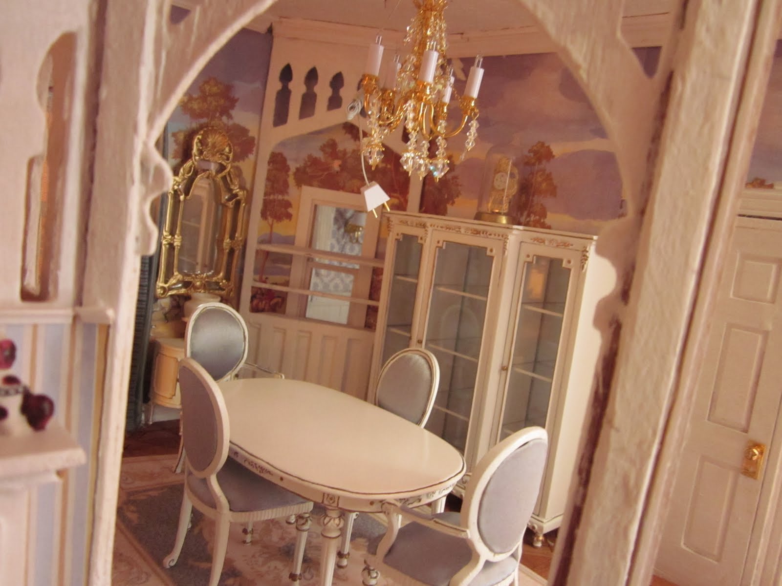 La Grande MaisonThe Greenleaf Garfield Dollhouse Delightful Dining!