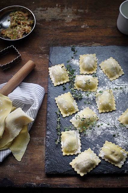 Preparando la pasta per avvelenare i miei amici golosoni