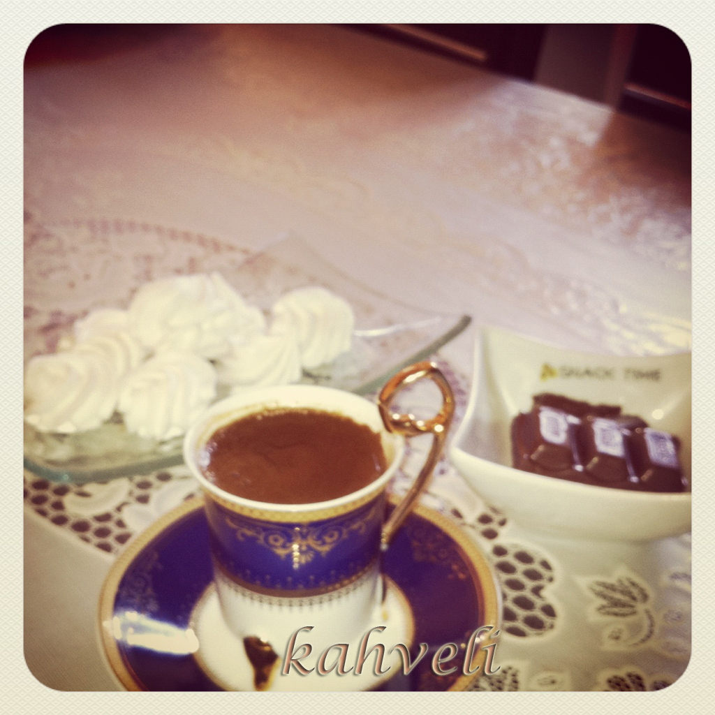 Kahveli Kahve Keyfi ve Pudra Pembesi