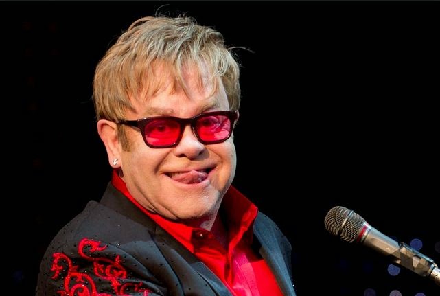 Segun Elton John cree que Jesucristo apoyaría el matrimonio gay