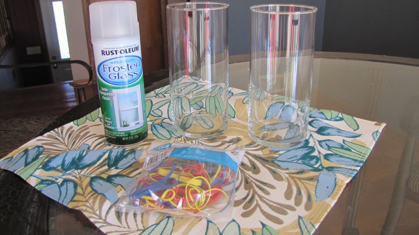 Midwestern Saussi DIY Frosted Vases Easy peasy!