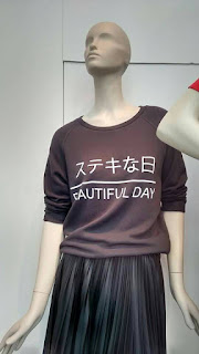 Ropa femenina con katakana Ropa femenina con katakana