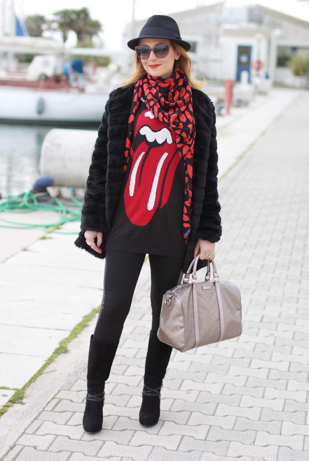 red lips and tongue sweater, Zara lips scarf, Gucci joy bag, Fashion and Cookies, fashion blogger