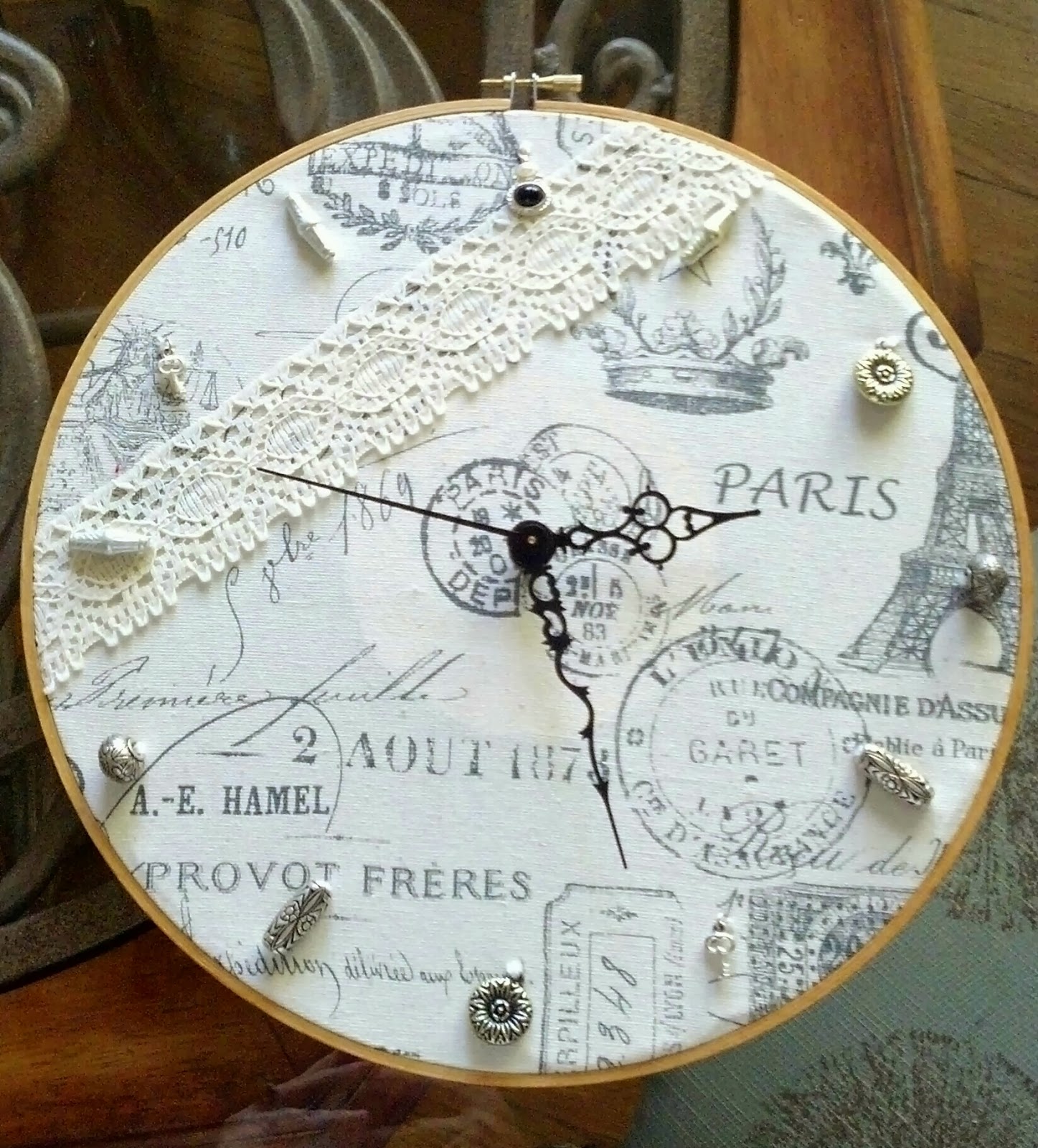 Neeleys Knits Embroidery Hoop Clock DIY