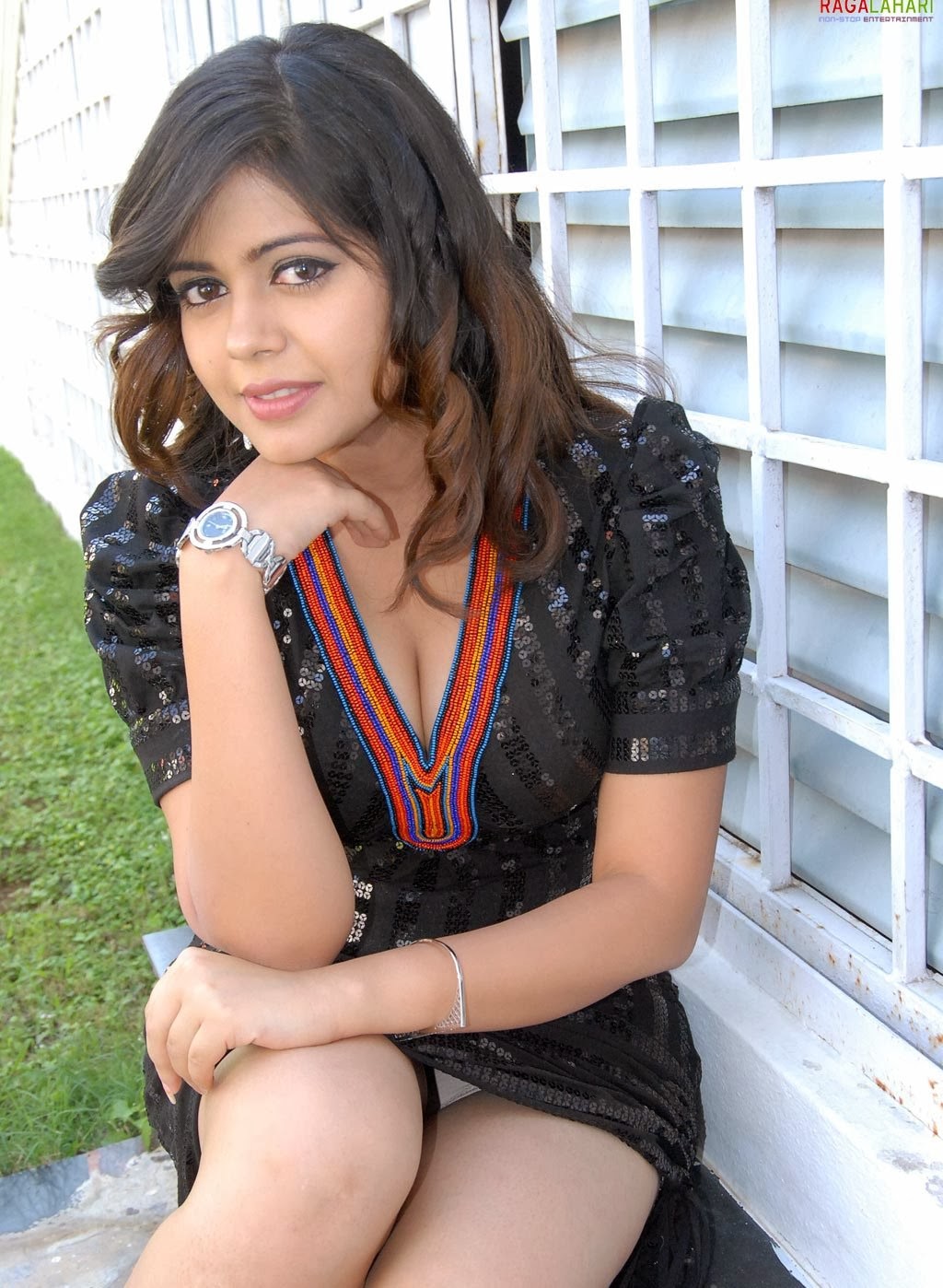 south indian actresses wardrobe malfunction photos