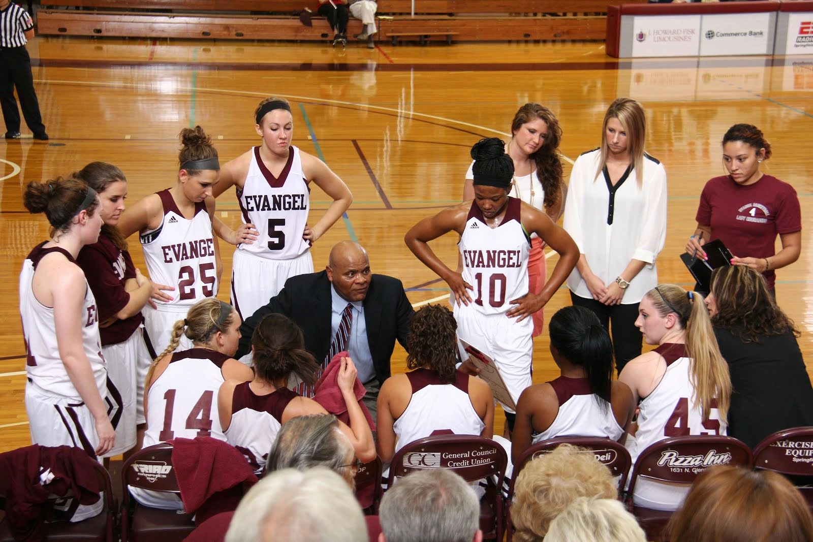 Women's Basketball Coach Leon Neal