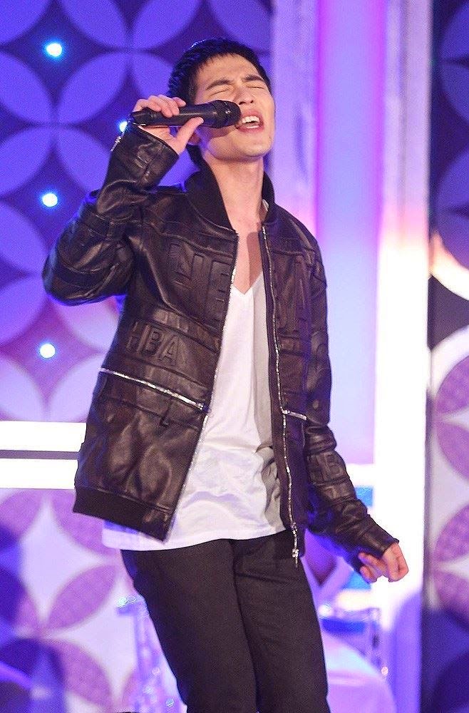 Taiwanese singer Jam Hsiao performs for "Salute to Teachers" China