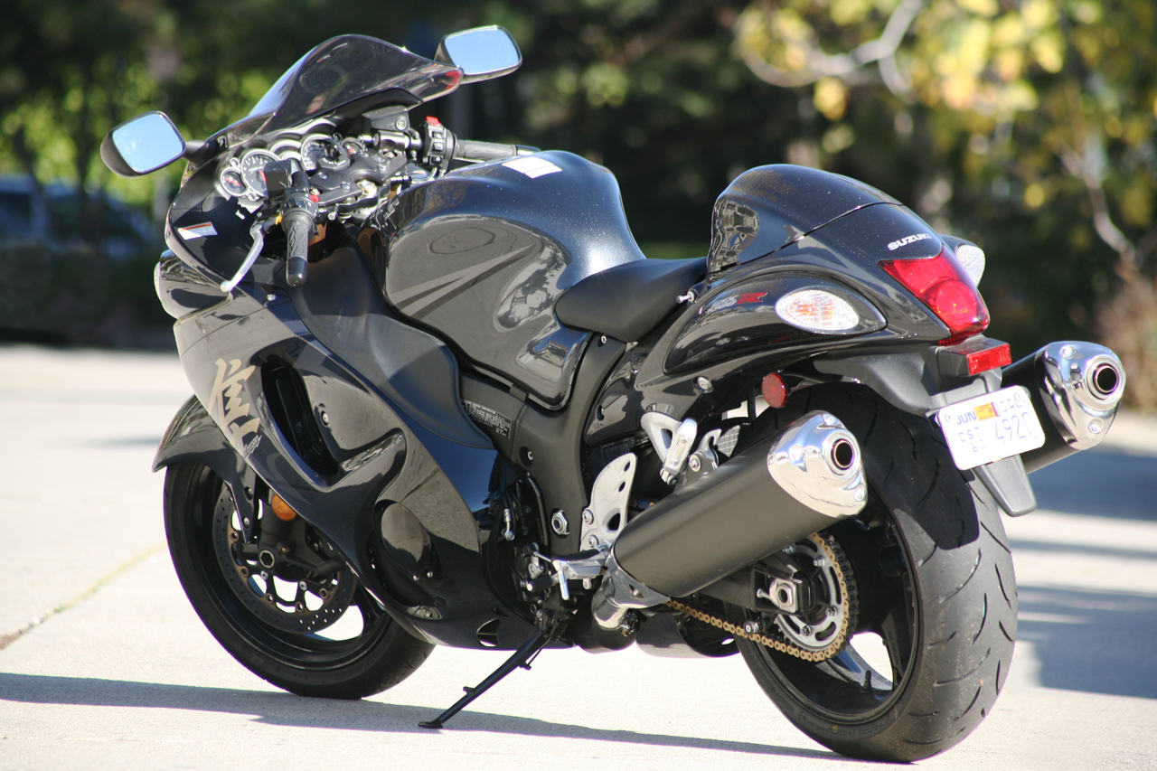 http://3.bp.blogspot.com/-6vxa7g38WMc/T03P57gkvuI/AAAAAAAAA30/vSdD2oBWO7o/s1600/Suzuki+Bike+Wallpaper+7.jpg