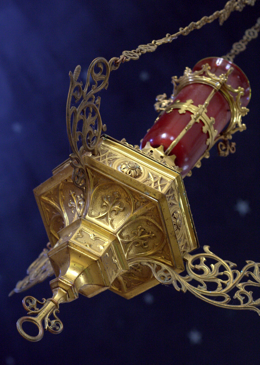 Cross Tipped Churches Sanctuary Lamp