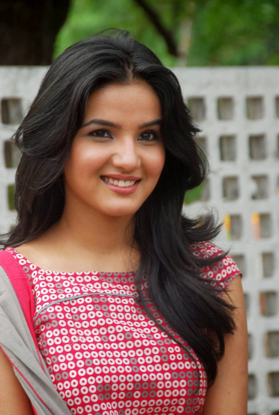 High Quality Bollywood Celebrity Pictures: Jasmin Bhasin Looks ...