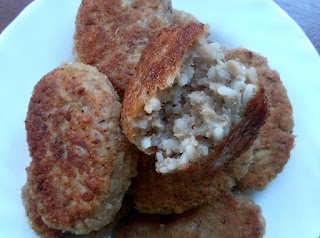 Котлеты из рыбных консервов - с рисом.