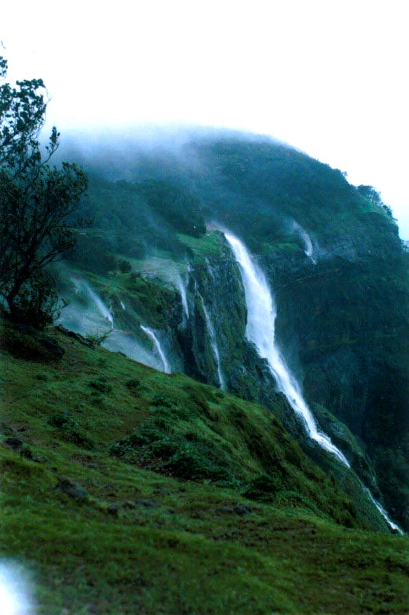 Matheran Must Visit Favorite Hillstation and Tourist Place in Maharashtra