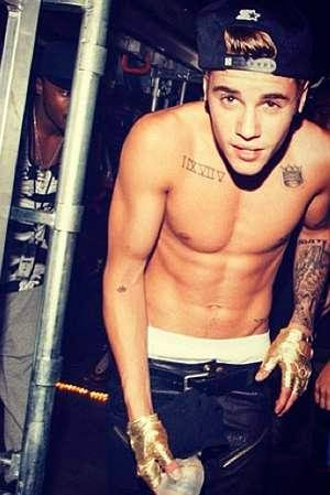 Justin Bieber sin camisa 2013