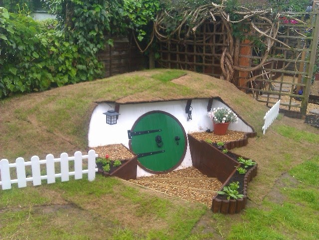 Membuat Rumah Hobbit | foto cara membuat rumah hobbit mini di pekarangan step by step Membuat Rumah Hobbit | foto cara membuat rumah hobbit mini di pekarangan step by step