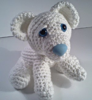 2000 Free Amigurumi Patterns: Ava the Baby Polar Bear Cup