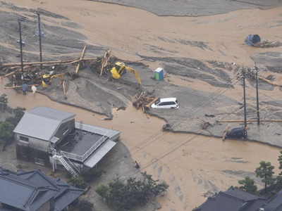 日本九州暴雨成災,當地觀光也受影響,觀光局今天表示,經初步瞭解,目前有94台灣團約2670人在九州旅遊,旅客皆平安。 日本九州暴雨成災,當地觀光也受影響,觀光局今天表示,經初步瞭解,目前有94台灣團約2670人在九州旅遊,旅客皆平安。