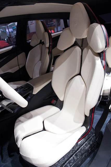 Lamborghini Urus SUV Concept seats