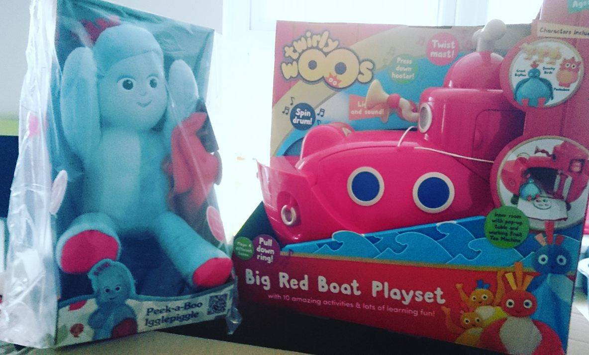 twirlywoos big red boat activity toy