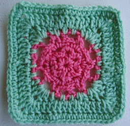 http://translate.googleusercontent.com/translate_c?depth=1&hl=es&rurl=translate.google.es&sl=en&tl=es&u=http://crochetincommon.blogspot.com.es/2012/06/common-flower-pattern-designed-by.html&usg=ALkJrhhAYh06WiK60v2f1nY1s2VqObQgxQ