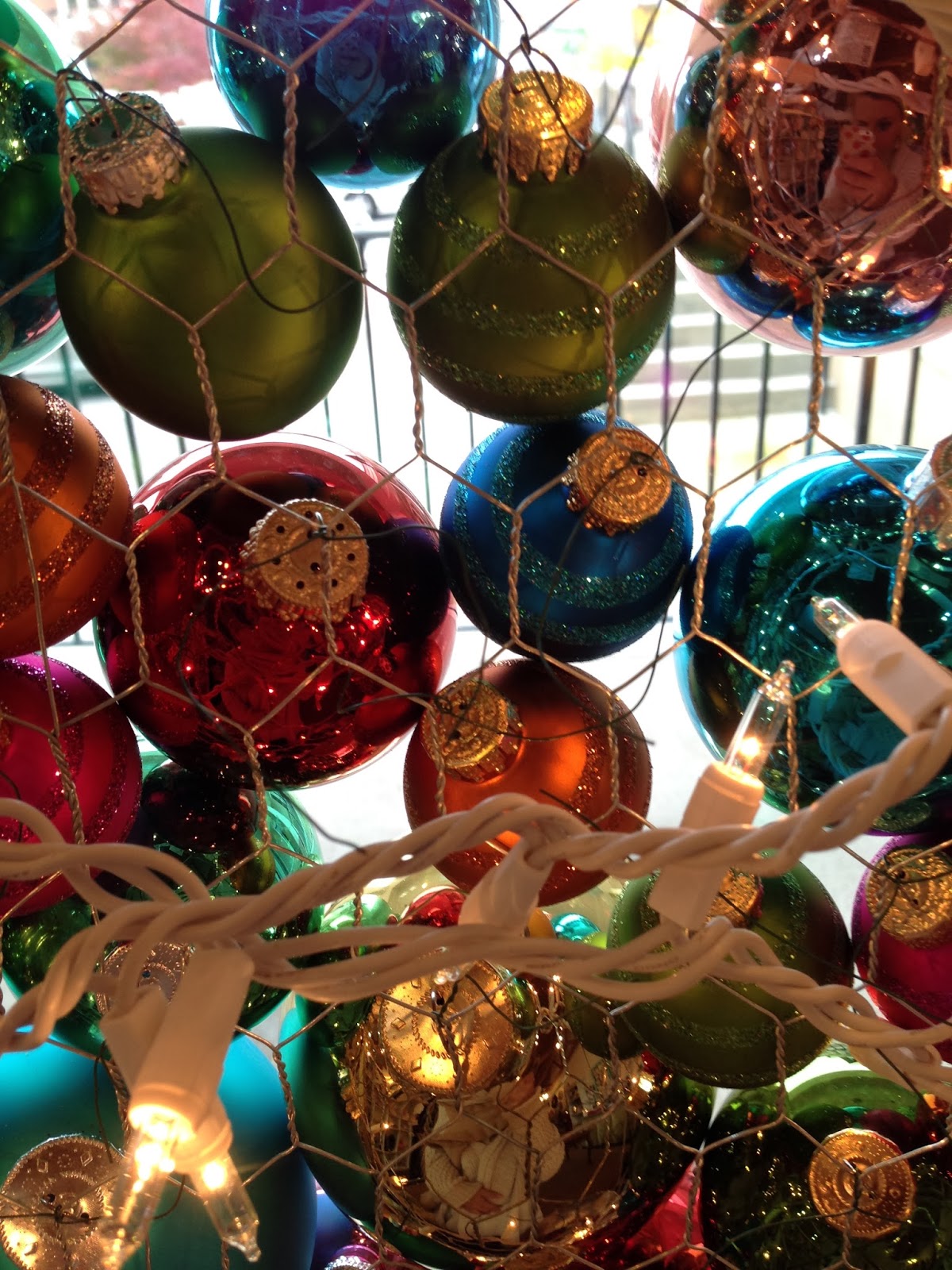 Plainjane Designs DIY Ornament Chicken Wire Christmas Tree