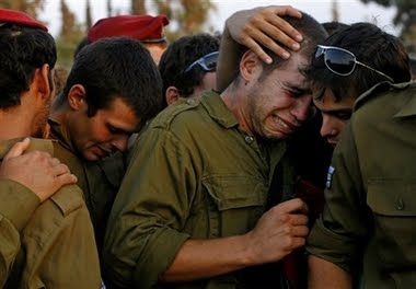 Surga Gay di Tanah Dijanjikan Tuhan Crying+israeli+soldier+2