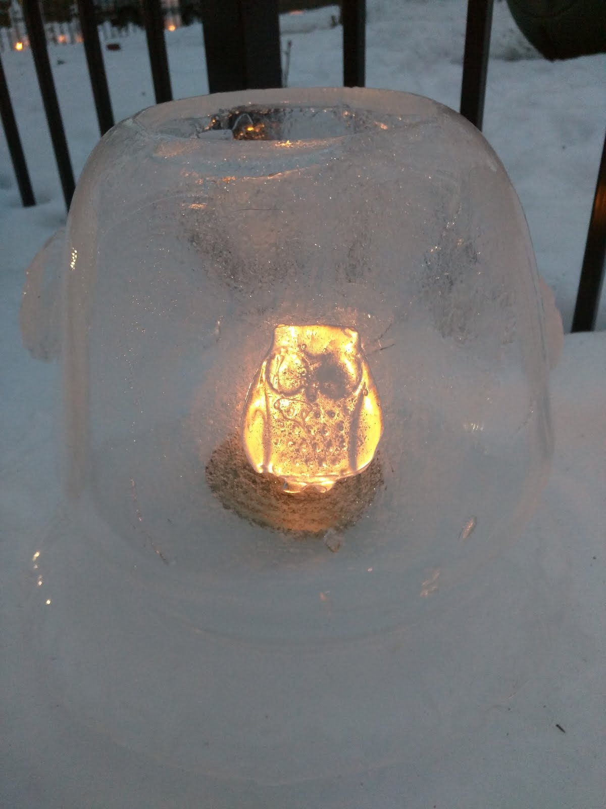 Ice Lanterns how to make and decorate them Constrained balloon ice