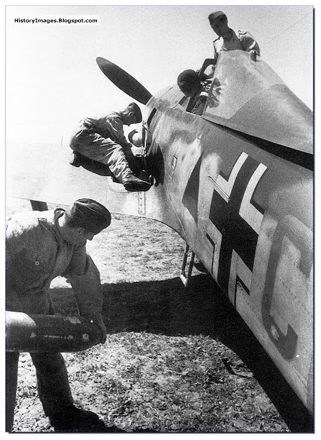 German groundsmen preparing  fighter bomber Focke-Wulf Fw.190A-5   Kharkhov