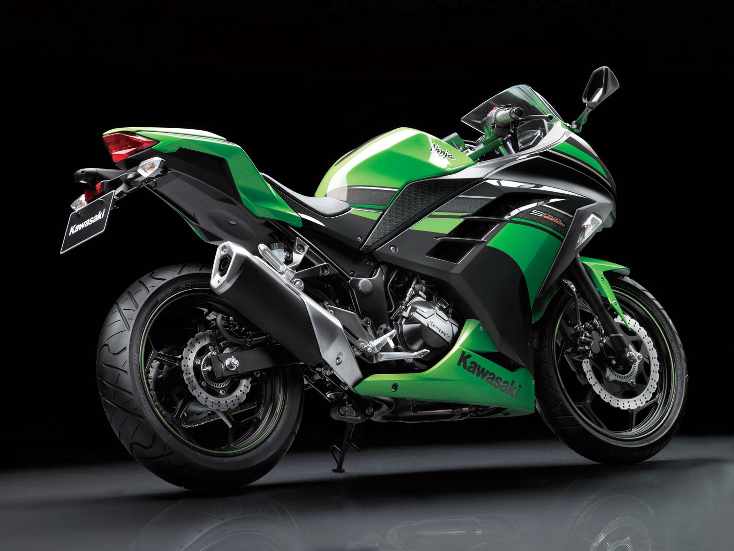 Gambar Modifikasi Motor Kawasaki Ninja 250 SE Hijau