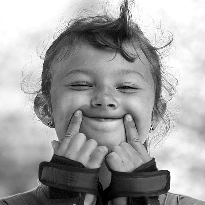 http://3.bp.blogspot.com/-771eIrdGl6c/TcwsJb1zmYI/AAAAAAAAmnk/O0n03vq0Lvg/s700/Child%2527s%2BBig%2BSmile%2B%25282%2529.JPG?Best-Smile-Competition-Childs-Big-Smile