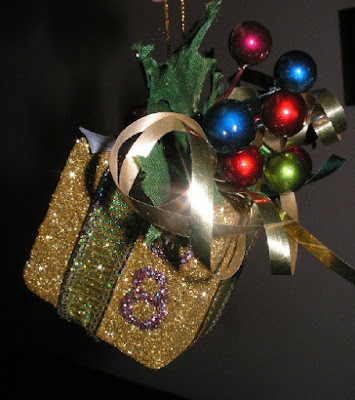 Gift box ornaments 1