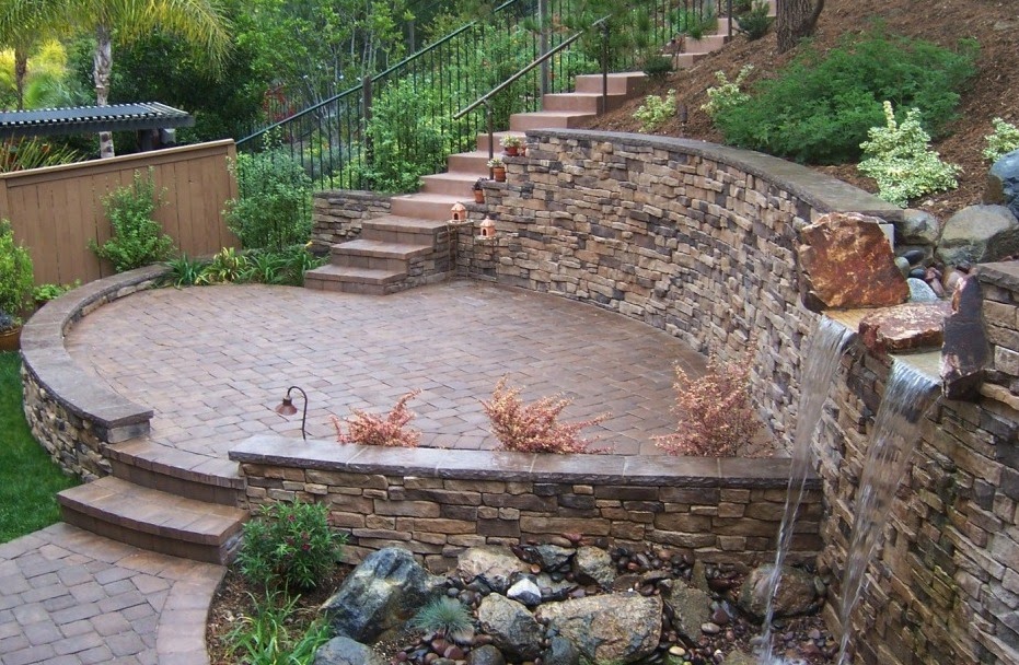 The 2 Minute Gardener: Photo - Tumbled Paver Patio with ...