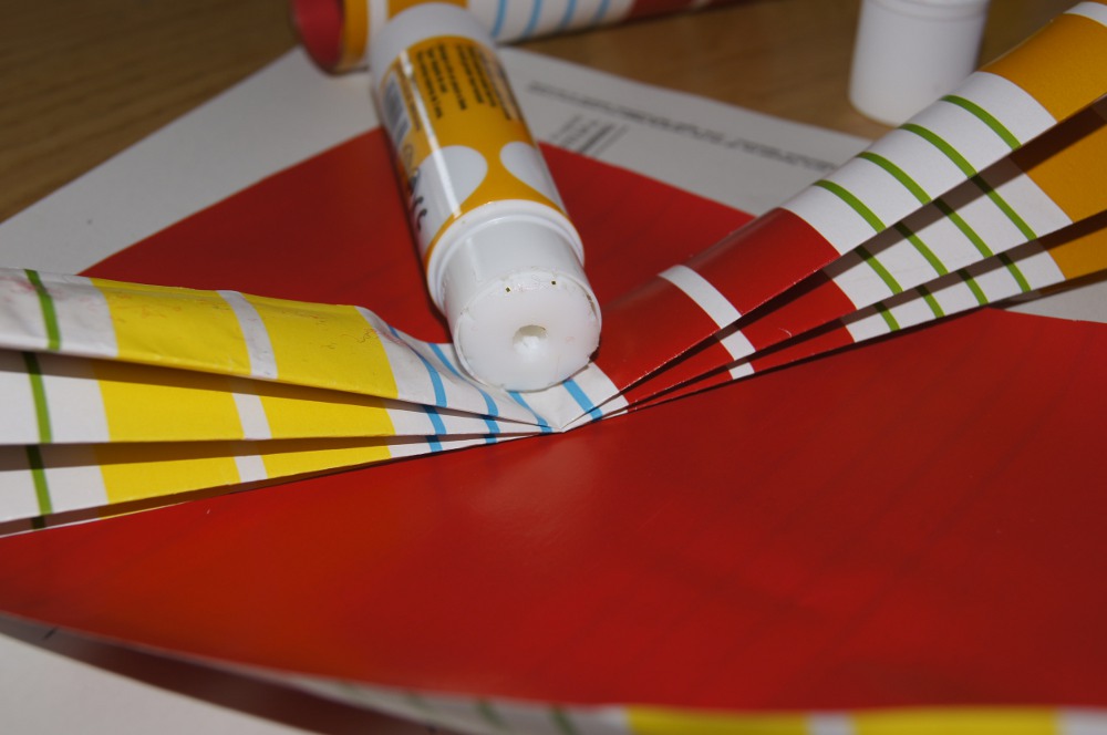 Festoni Natalizi Fai Da Te La forma delle nuvole: Festoni natalizi fai da te di carta riciclata