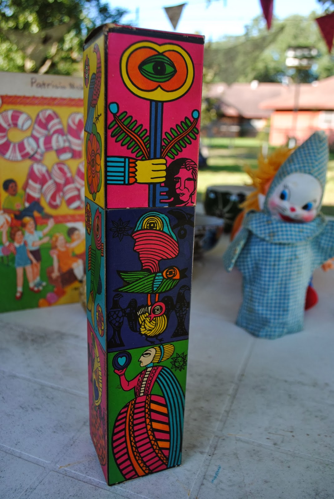 Boo Bobby Kitschy, kitschy koo