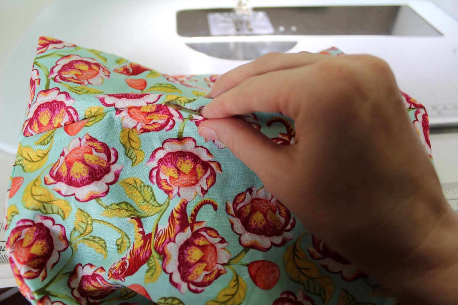 Feather Quilts Infinity Scarf Tutorial