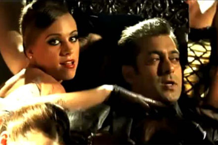zarine khan in ready song character dheela hai. Video - Salman Khan#39;s latest