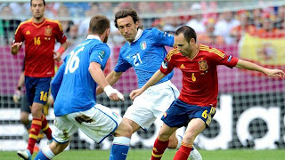 Iniesta la buscó todo el partido Iniesta la buscó todo el partido