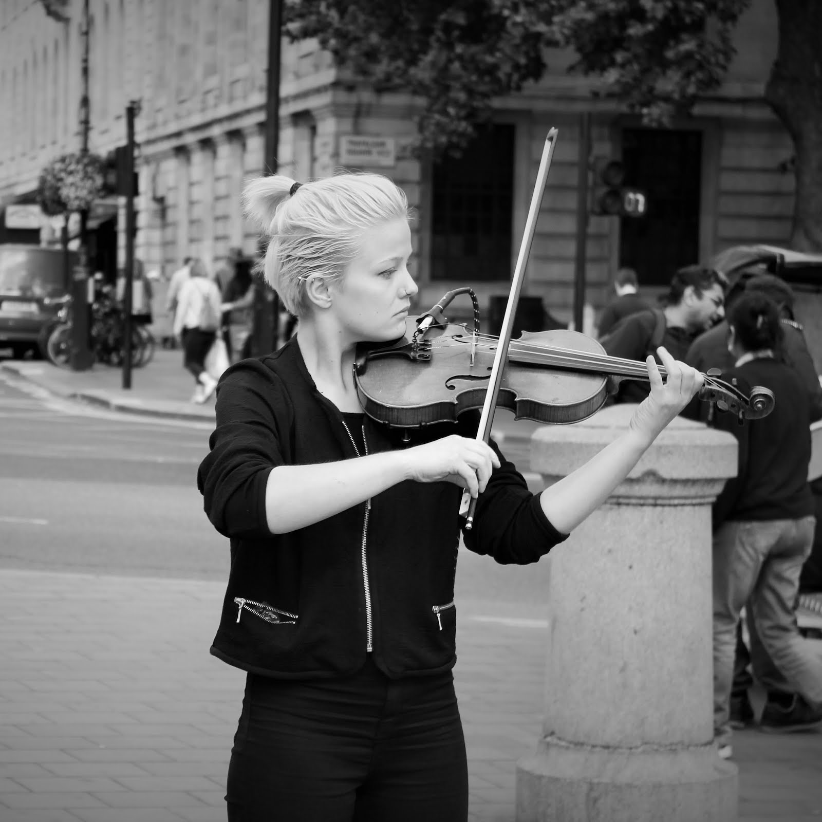 My photography - Violinist at Trafalgar Square