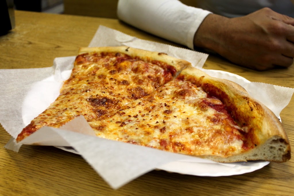 bir doz minik güzel şey New York�ta ilk gece Pizza turu, Bedford Ave