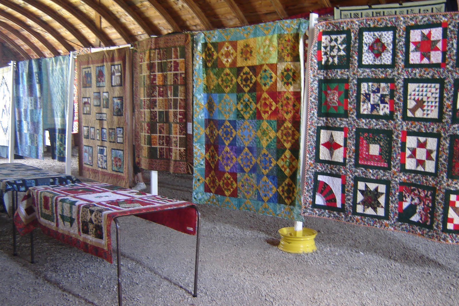 Outdoor Quilt Show at Country Creations