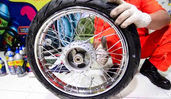 Menyetel Velg Motor Jari-Jari Yang Bermasalah Tips dan Cara Menyetel Velg Motor Jeruji Yang Bermasalah