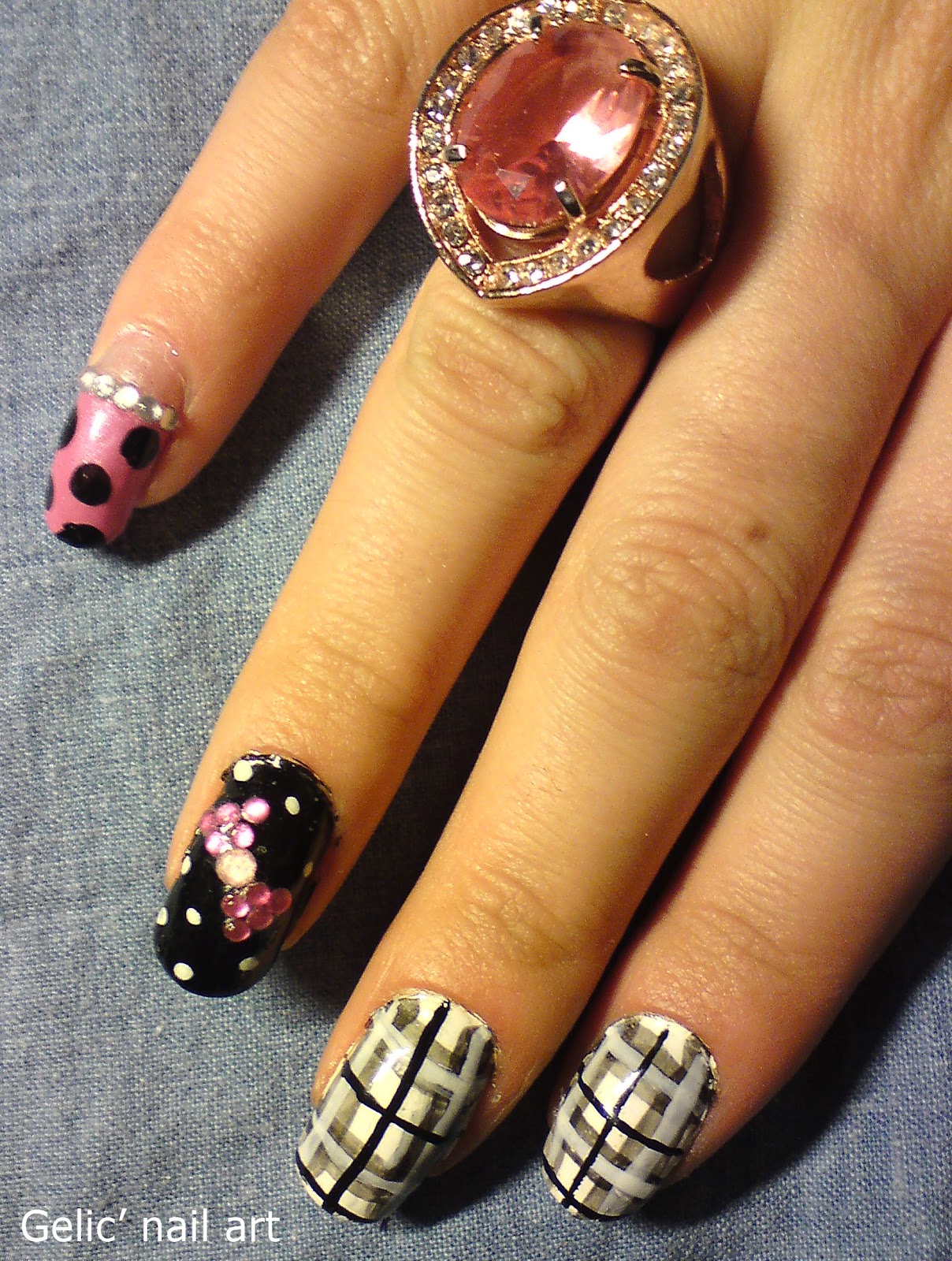 Gelic' nail art Checked nail art with rhinestone bows