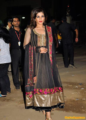 Click on the Image for Larger View Raveena Tandon arrives for the Filmfare Awards at Yash Raj Studio Mumbai_FilmyFun.blogspot.com