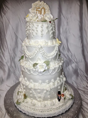 re do of their wedding cake .. celebreationg 50 yrs ..