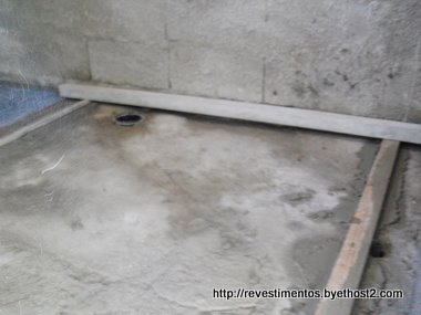 Como revestir el piso del baño