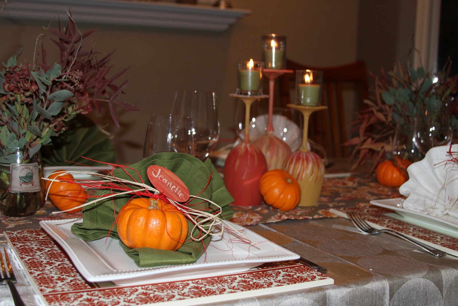 Melodies Kitchen Chargers to Decorate your Dining Table.