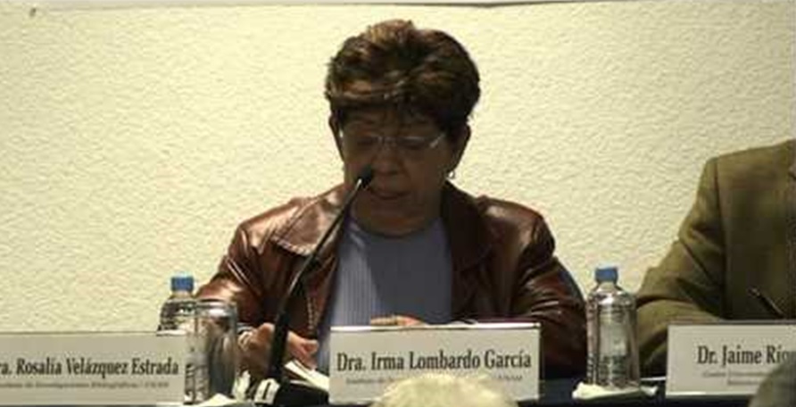 El libro de oniromancia de la arruga en la cara en el espejo