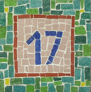 N°17 plaque de numéro de maison en mosaïque sur commande et envoi possible par la poste à coller soi même par mimi vermicelle