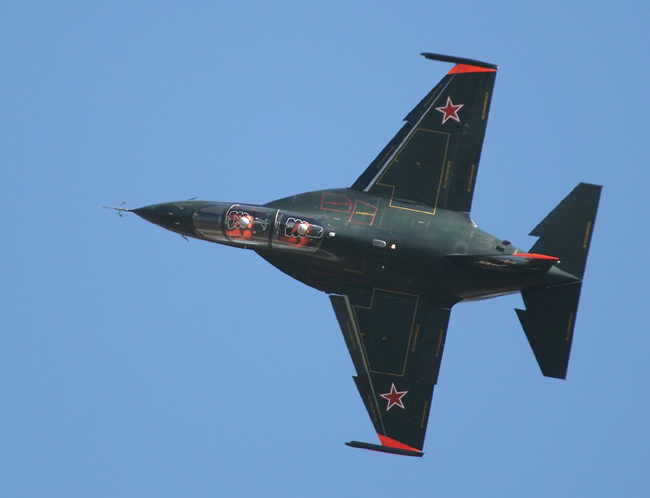 Yakovlev+Yak-130+%25286%2529.jpg