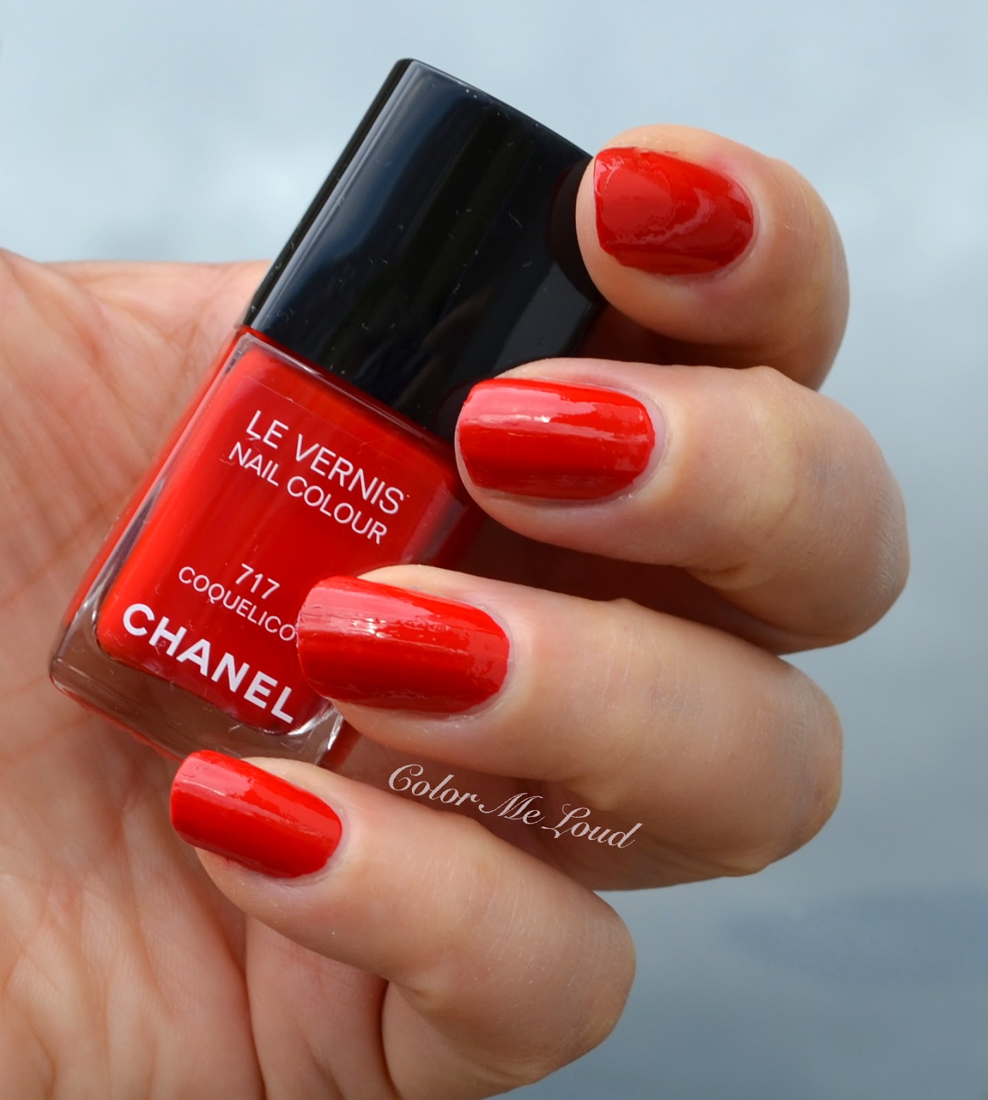 Chanel RED NAILS Le Vernis 717 Coquelicot - application and swatch
